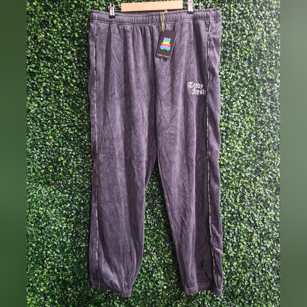 Teddy Fresh Women's Gray Sweatpants Size 2XL